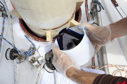 Pouring Spartite in around the mast