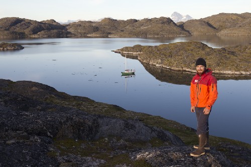 What a beautiful anchorage - See Teleport down in the fiord, anchor and a rope ashore